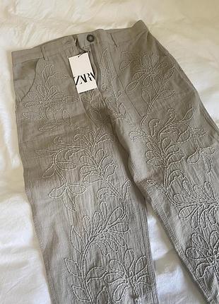 Брюки бриджи в цветок от zara