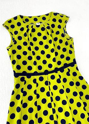Легкое желтое – лимонное платье-миди в темно- синий горох4 фото