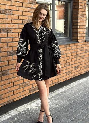 Женское вышитое платье