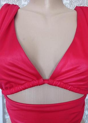 Кроп-топ червоного кольору від бренда asos.