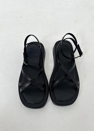 Трендові літні босоніжки чорні
