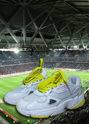 Класні білі шкіряні кросівки. adidas. розмір 38.