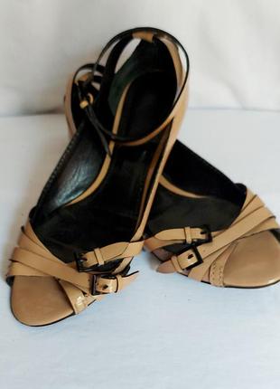 Босоніжки жіночі burberry