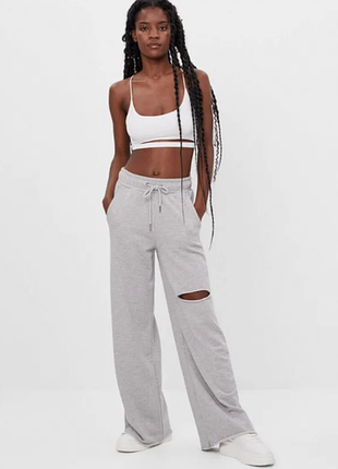 Серые штаны спортивные с разрезом на ноге м-л