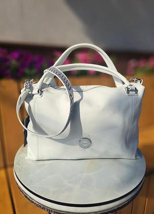 Скмка женская кожаная белого цвета polina&amp;eiterou