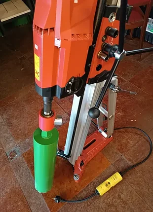 Станина hilti dd-hd30,78.000грн. мотор dd 200 g02 148.000грн. комплект