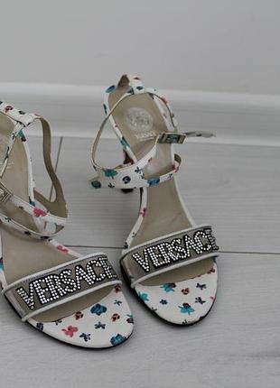 Вінтажні жіночі босоніжки на каблуку versace made in italy