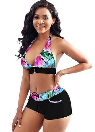 Модний купальник-шортиками.