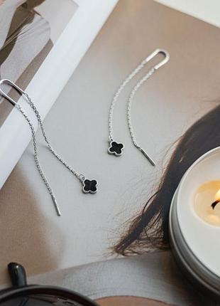 Серьги серебряные протяжки клевер с черной эмалью на цепочке