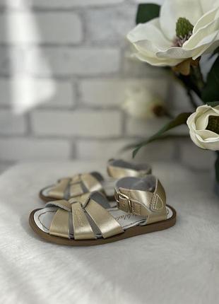 Шкіряні босоніжки