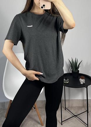 Футболка від dkny