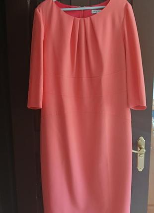 Нежное коралловое платье