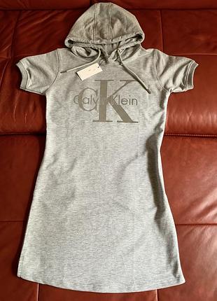 Платье трикотажное серое calvin klein, р.s