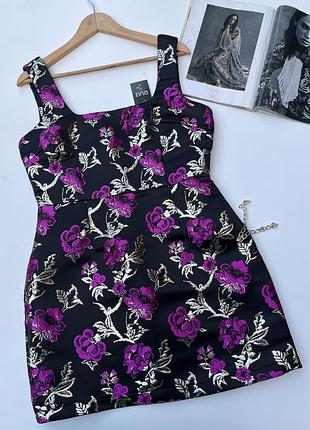 Шикарное жаккардовое платье на широких бретельках