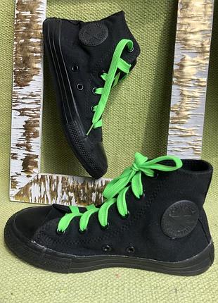 Кросівки, кеди