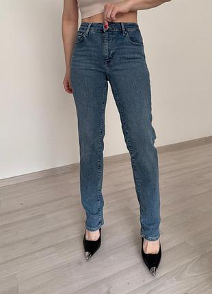 Прямые джинсы levis