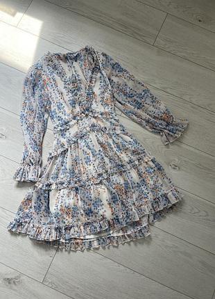 Коктельна сукня з вирізом на спині