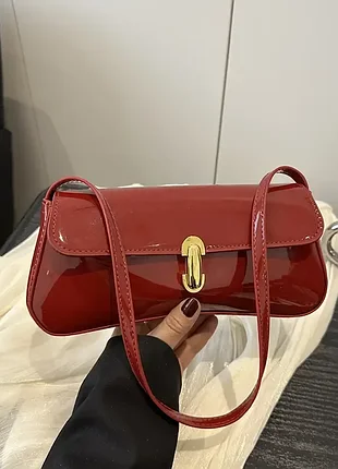 Сумка на плечо для женщин, чрезвычайно блестящая поверхность, с изящной металлической пряжкой, простая и м