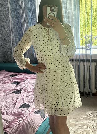 Плаття кремового кольору на розмір 46