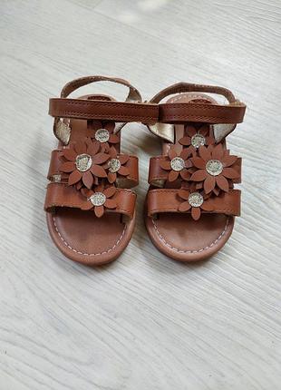 Новые босоножки для девочки 24 размер