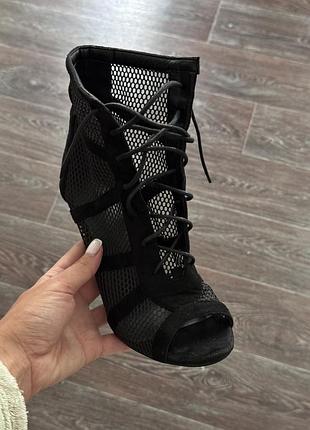 Туфлі для heels