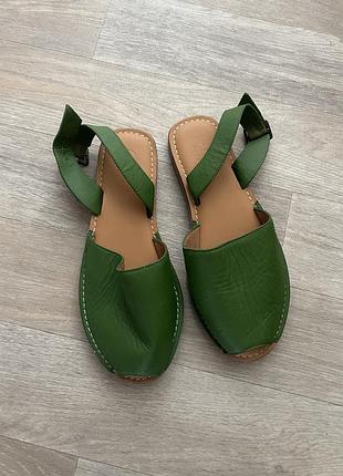 Шкіряні босоніжки