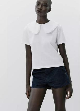 Шикарна, біла футболка, з білим воротніком, з рюшами, від дорогого бренду: zara