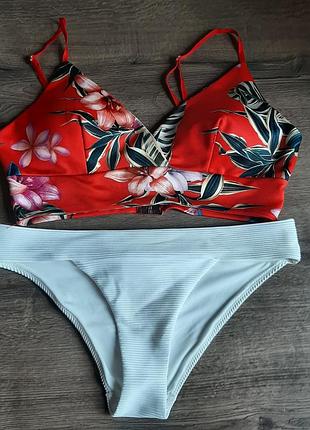 Яскравий неймовірний купальник куп роздільний топ паралон плавки рубчик білий червоний