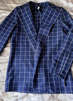 Жіночий костюм