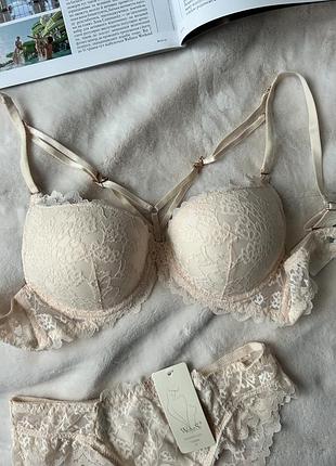 Бежевий мереживний комплект білизни з портупеєю 75в,80в,85в.