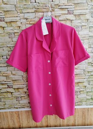 Яскраво-рожева сорочка з коротким рукавом