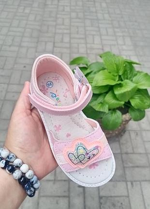 Босоніжки на дівчинку закрита п'ятка