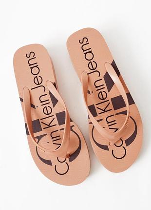Брендові оригінальні нові пудрові шльопанці на платформі calvin klein
