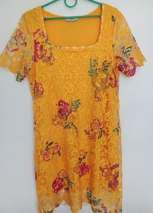 Сукня.
кружево на подкладке.