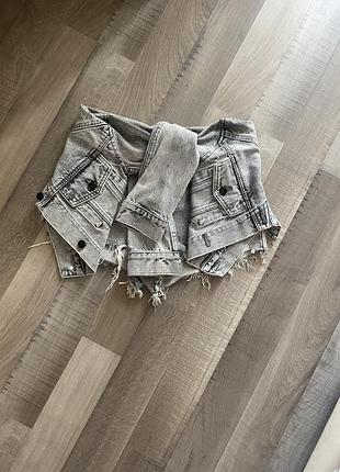 Продаю шорти alexander wang