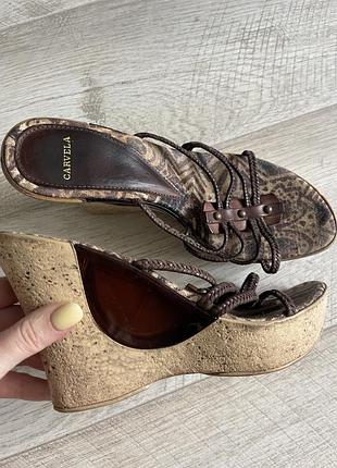 Carvela італійський бренд / босоніжки на танкетці