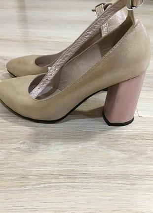 Жіночі шкіряні туфлі