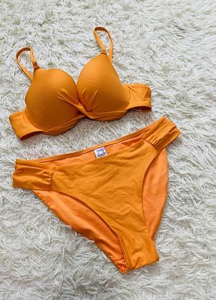 Помаранчевий купальник