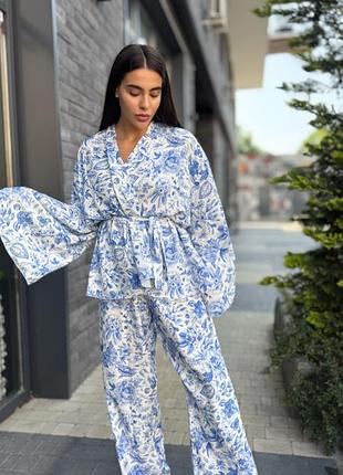 Костюм кімоно з широкими рукавами