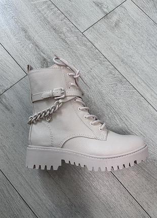 Продам ботинки guess новые