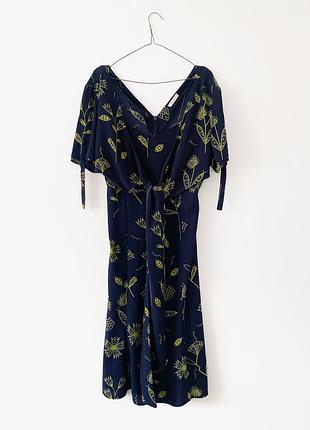 Темно-синее платье миди с принтом finery