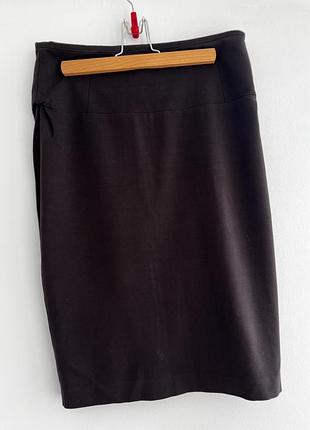 Коричнева спідниця-олівець в діловому стилі