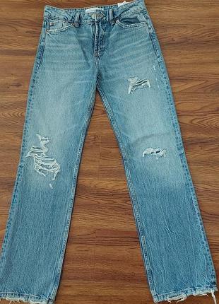 Джинсы прямые рваные