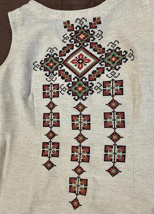 Сукня з вишивкою