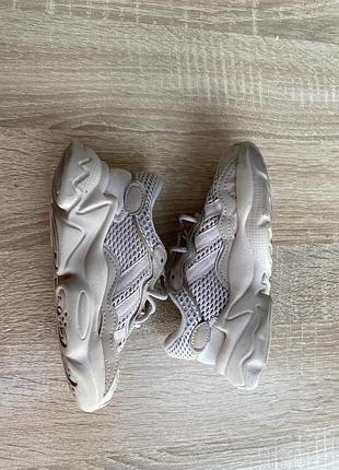 Пудрові кросівки adidas ozweego