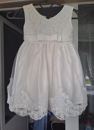 Сукня дитяча біла з фатином на 1 рік.