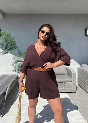 Нарядний літній жіночий комбінезон батал з натуральної тканини муслін з шортами