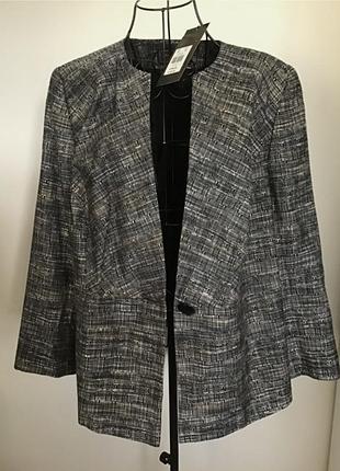 Піджак в складі є вовна