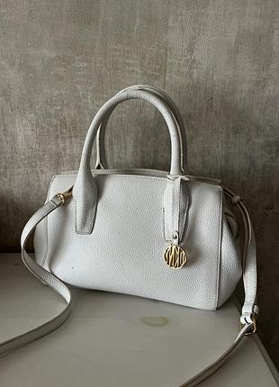 Біла шкіряна сумка dkny