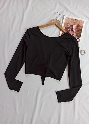 Черный базовый топ с длинными рукавами и открытой спиной